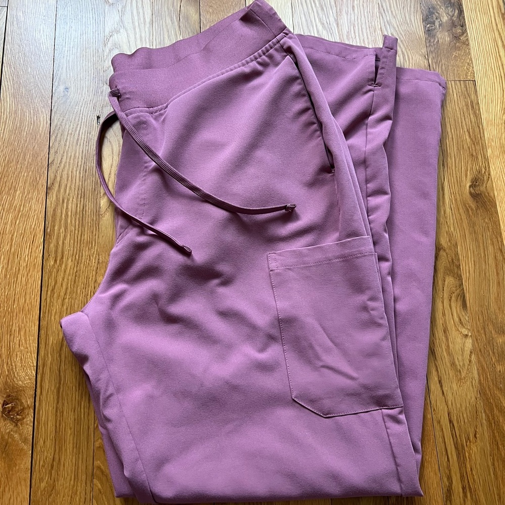 6 Pocket Slim Pants Dahlia. Size LARGE.
